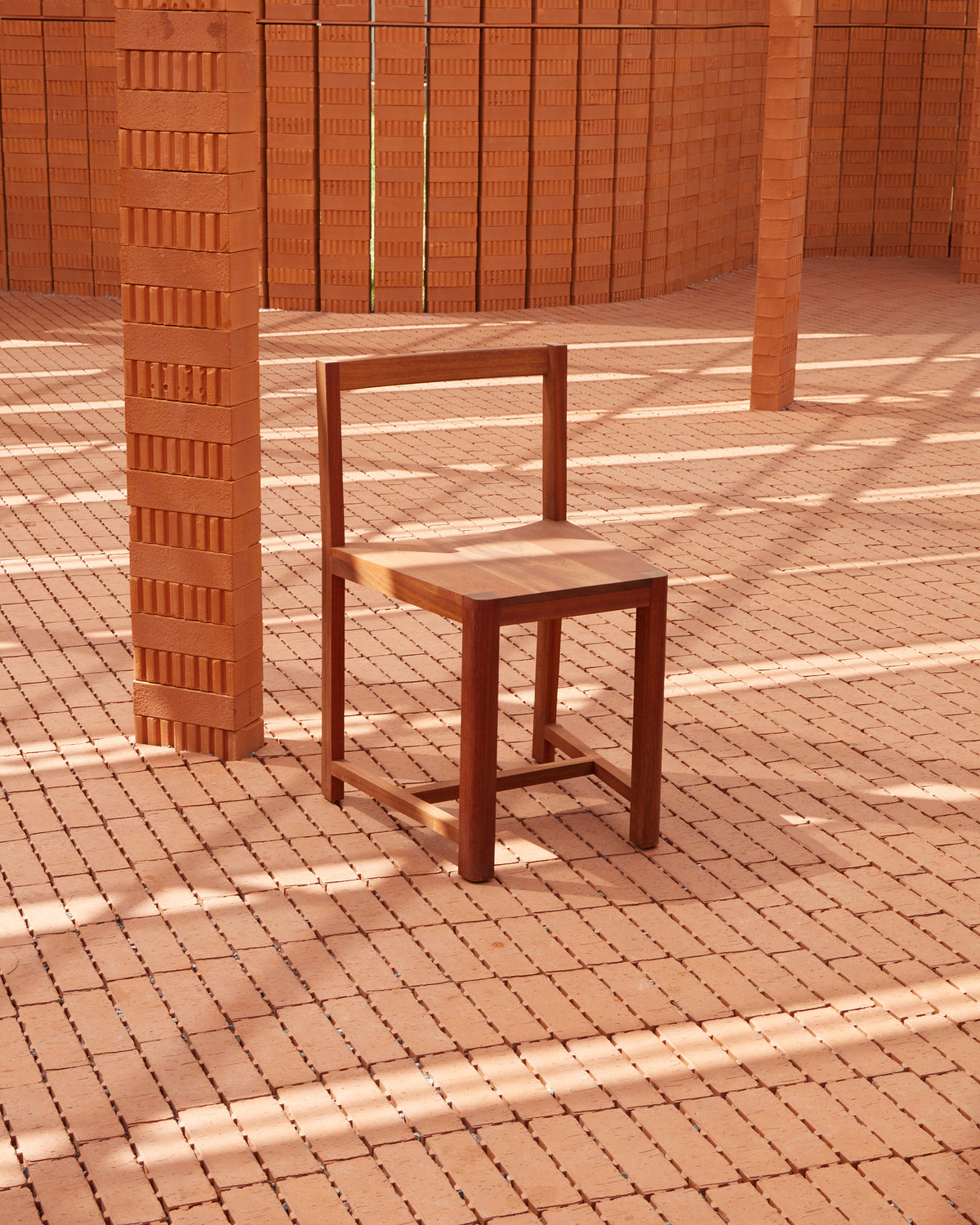 a serpentine Stool/Chair