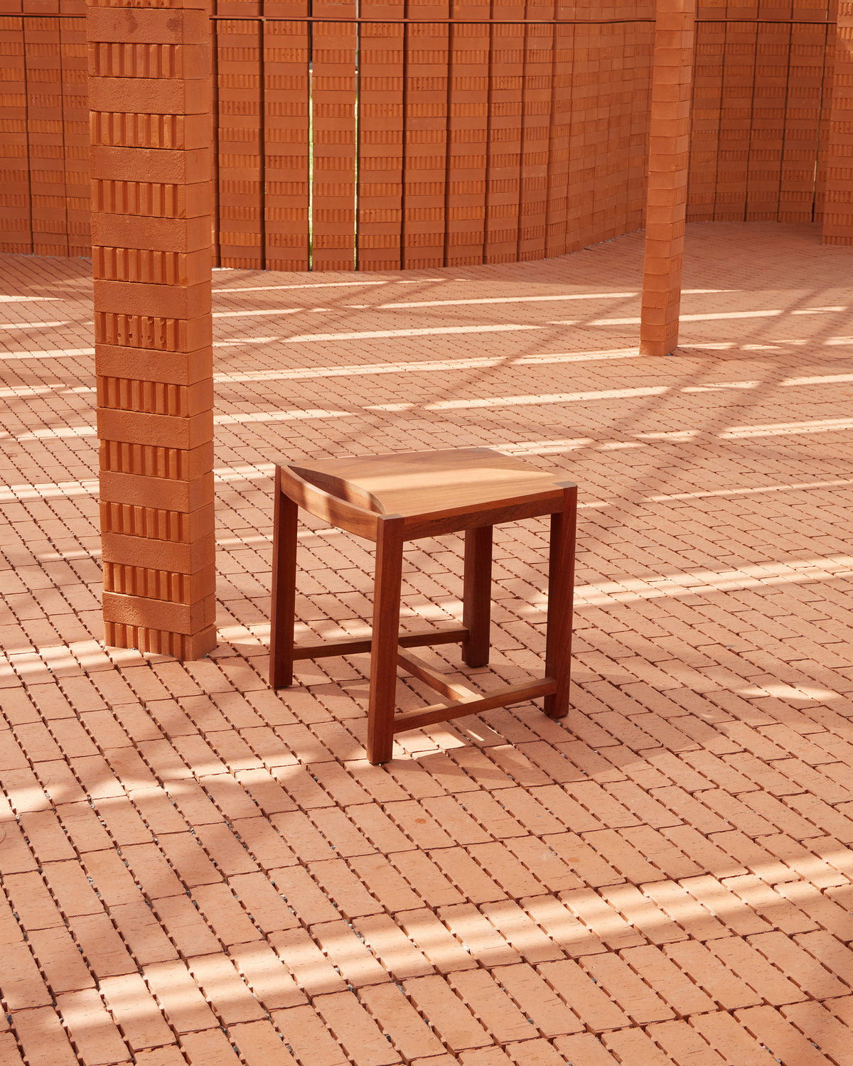 a serpentine Stool/Chair