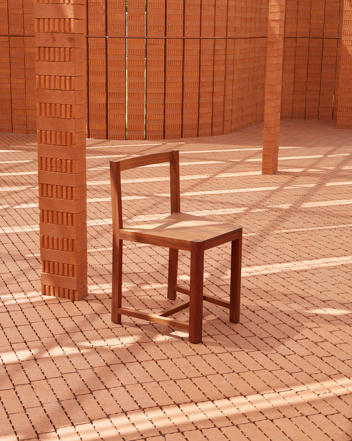 a serpentine Stool/Chair