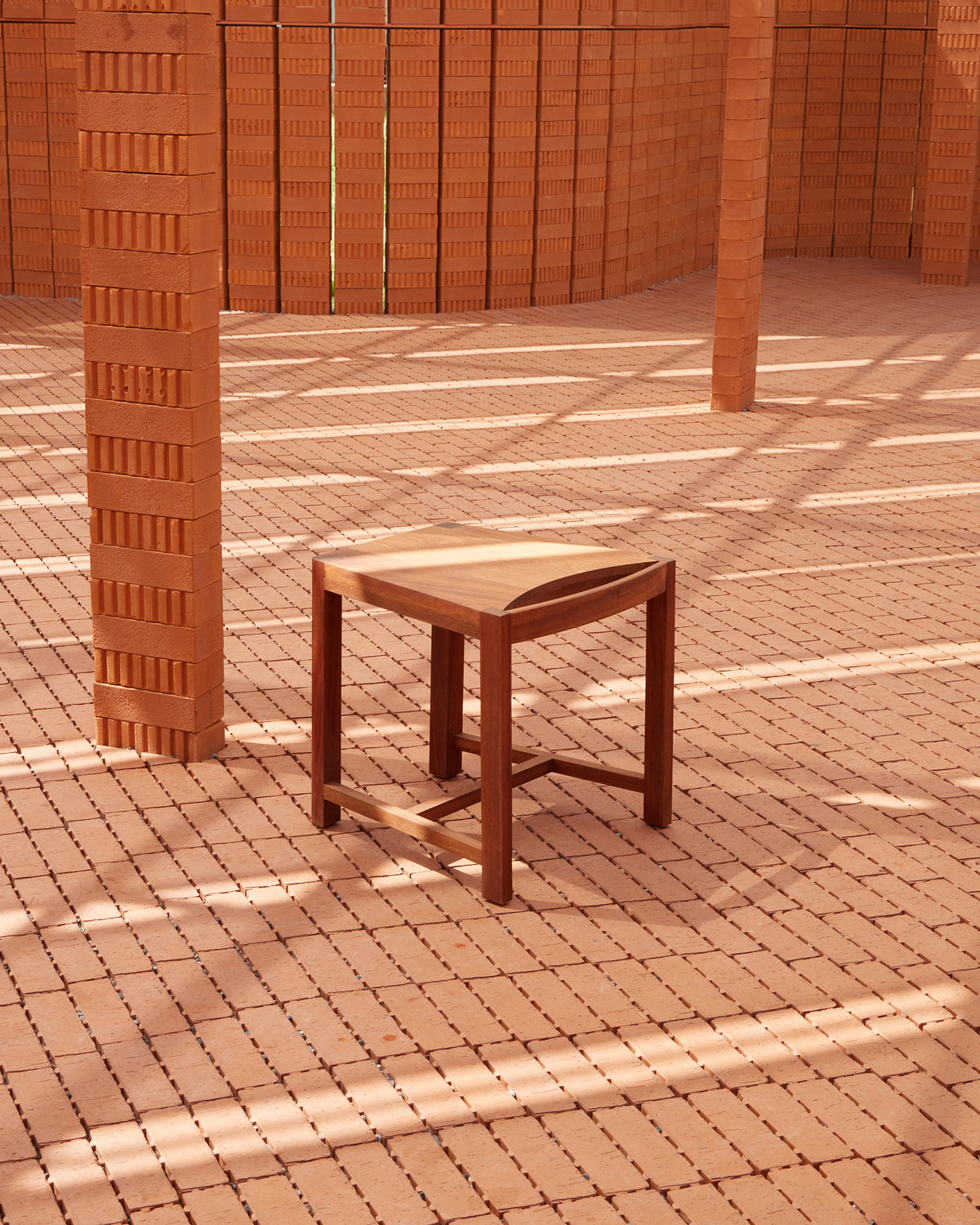 a serpentine Stool/Chair