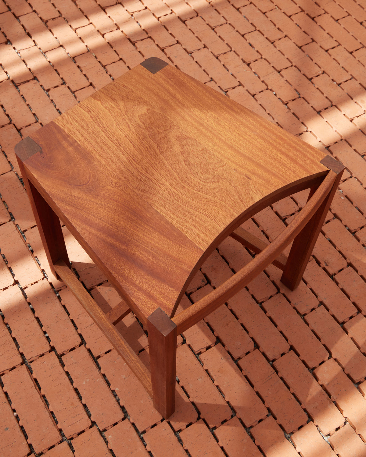 a serpentine Stool/Chair