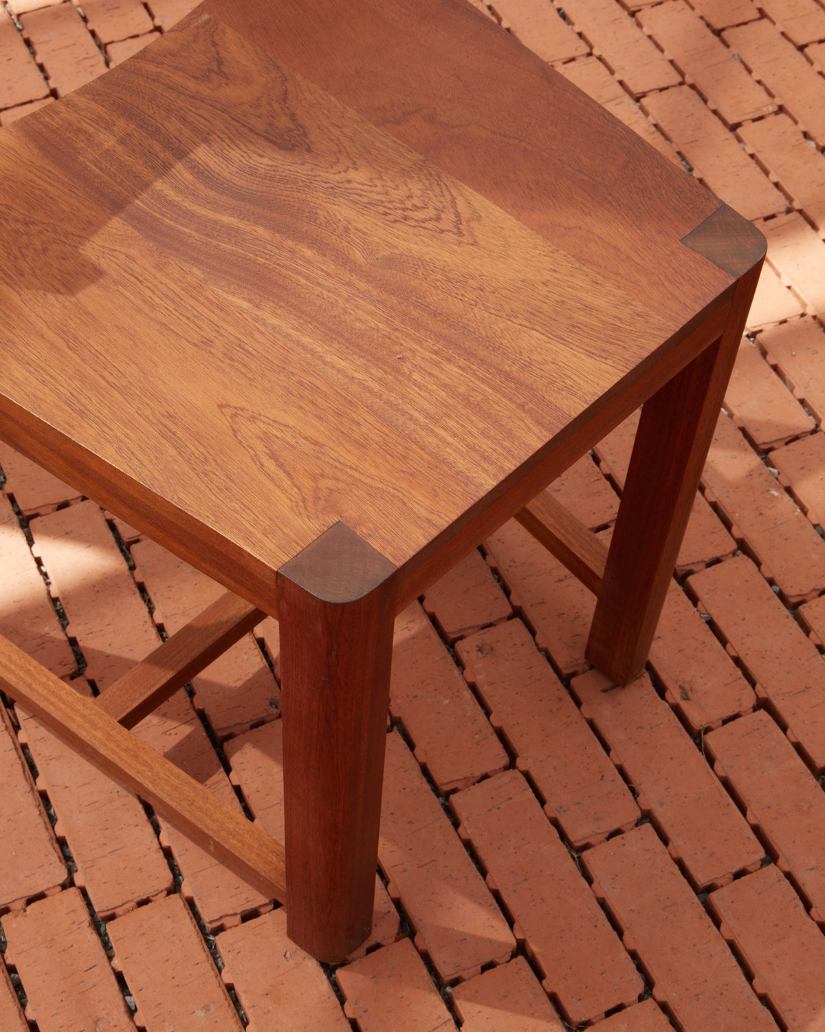a serpentine Stool/Chair