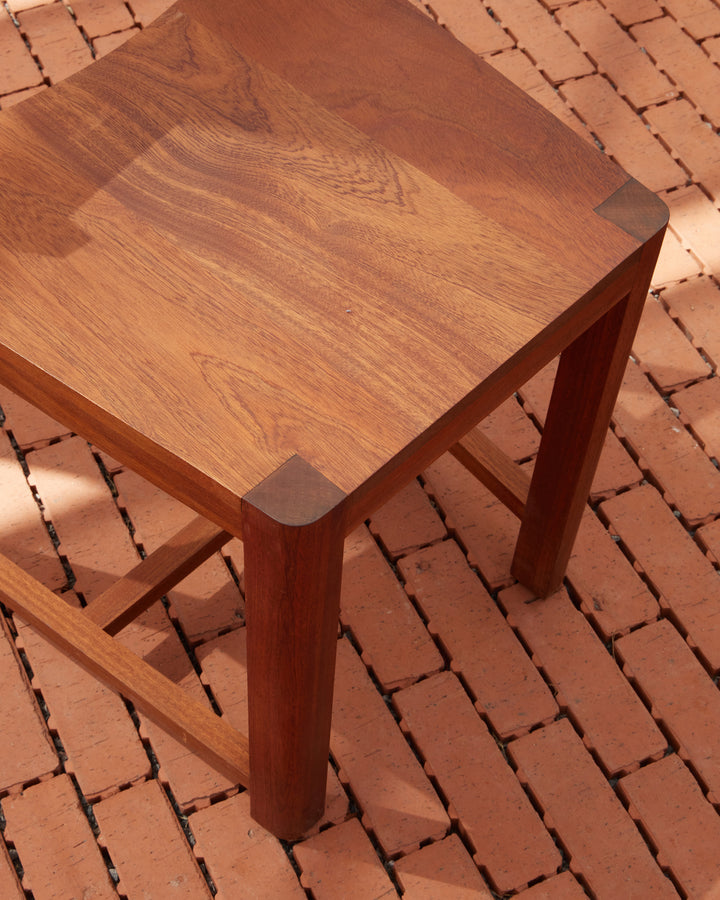 a serpentine Stool/Chair