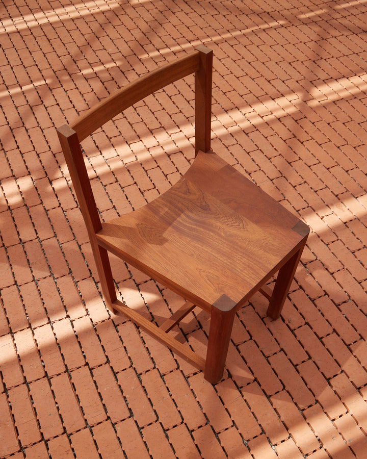 a serpentine Stool/Chair