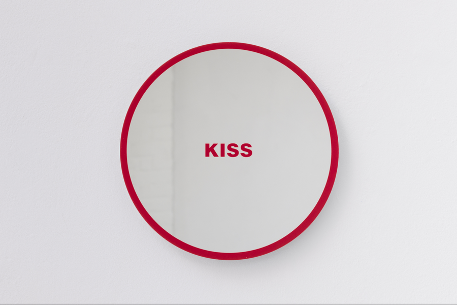 Barbara Kruger: UNTITLED (2KISS)