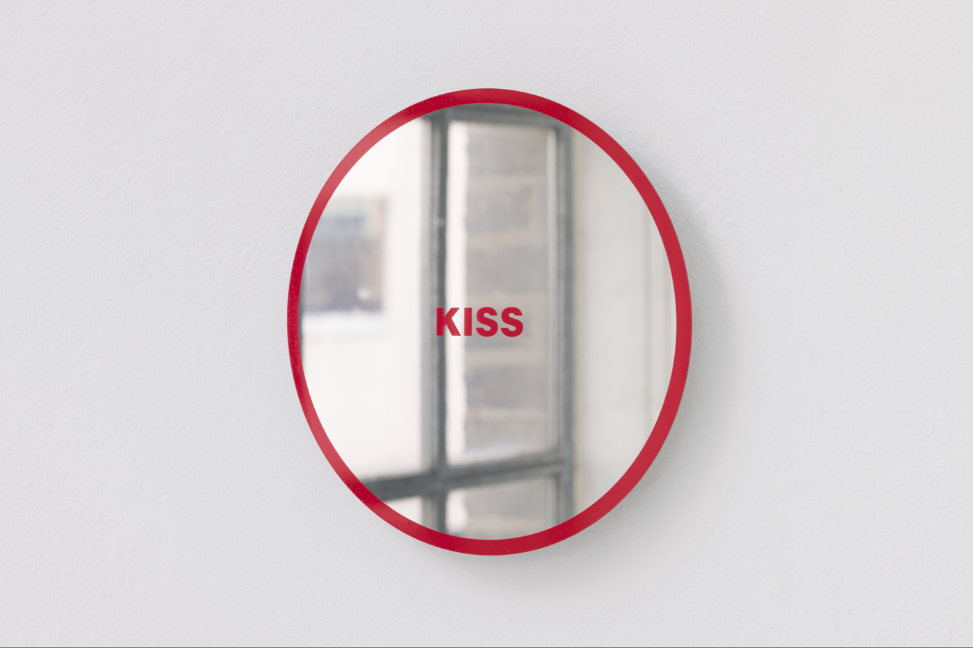 Barbara Kruger: UNTITLED (2KISS)